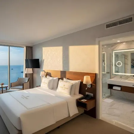 Grand Mirage & Hotel