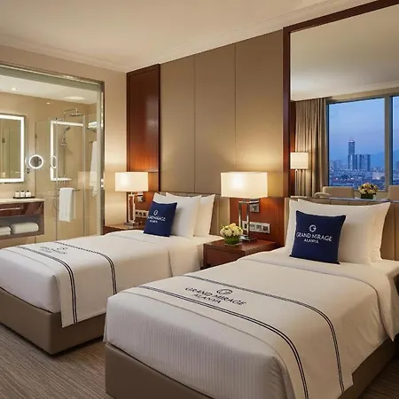 Hotel Grand Mirage &